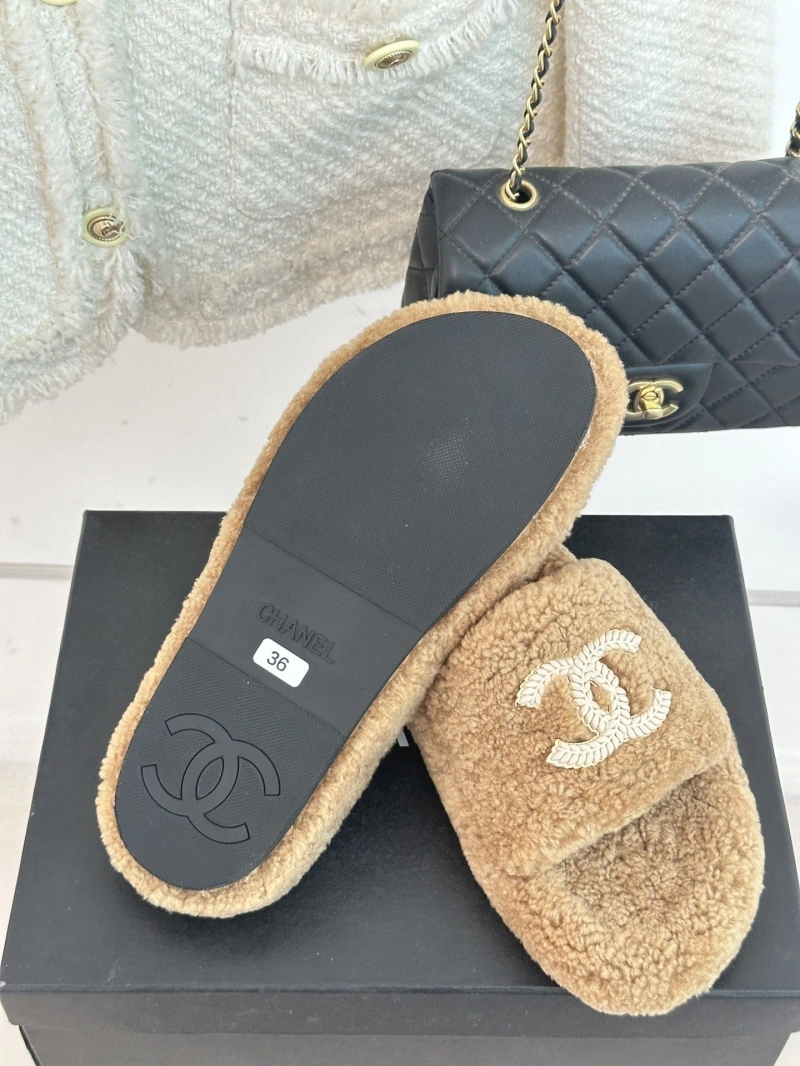 Flexible Chxnxl Slippers 126152