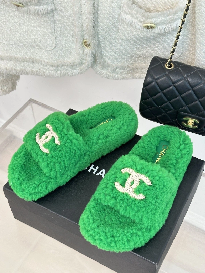 EyeCatching Chxnxl Slippers 126158