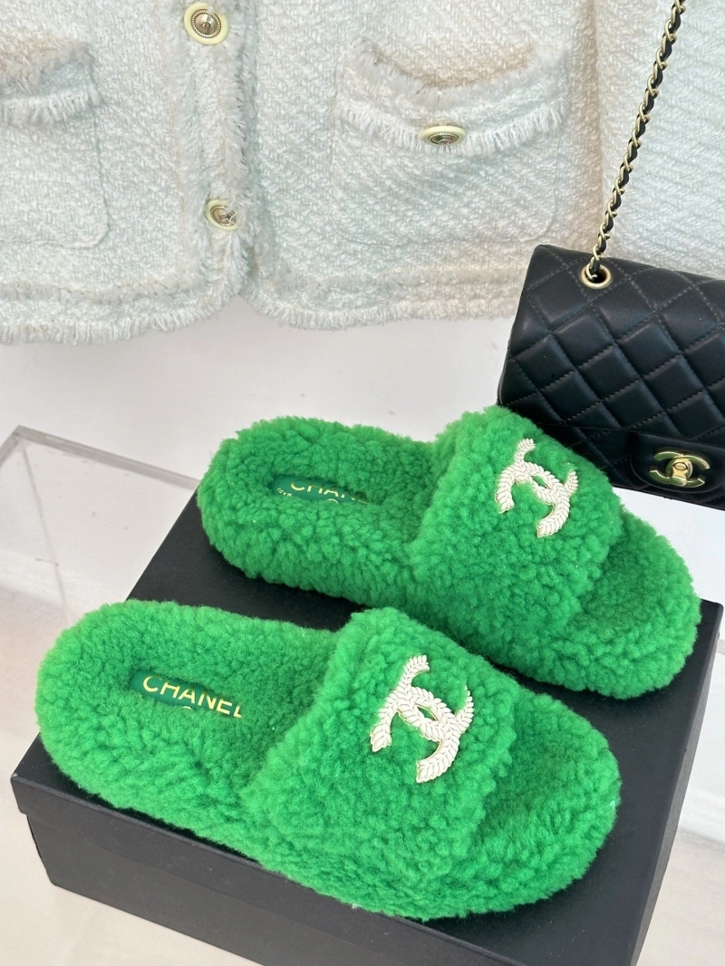 EyeCatching Chxnxl Slippers 126158