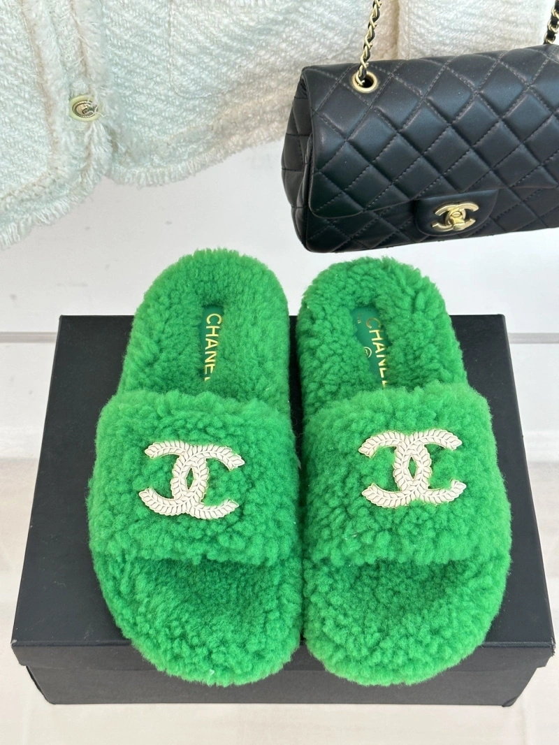 EyeCatching Chxnxl Slippers 126158