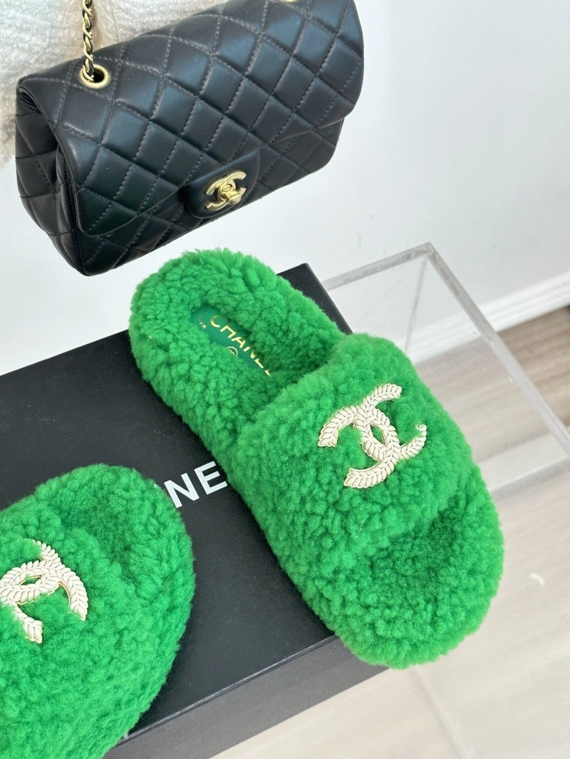 EyeCatching Chxnxl Slippers 126158