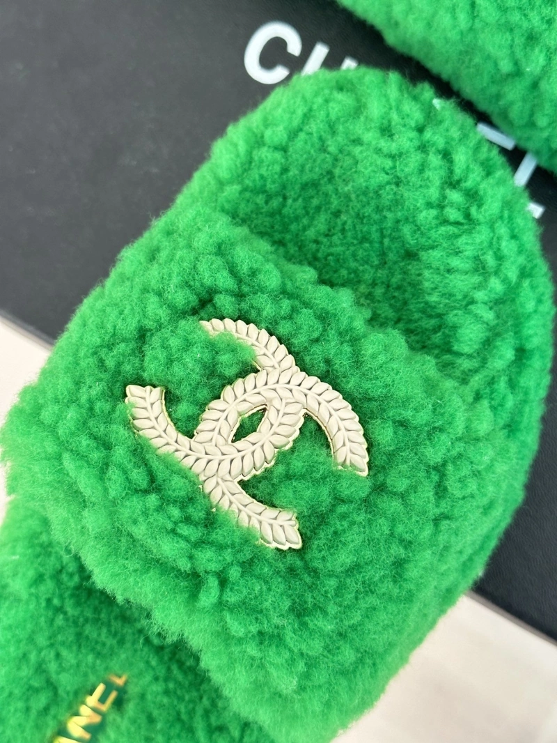EyeCatching Chxnxl Slippers 126158