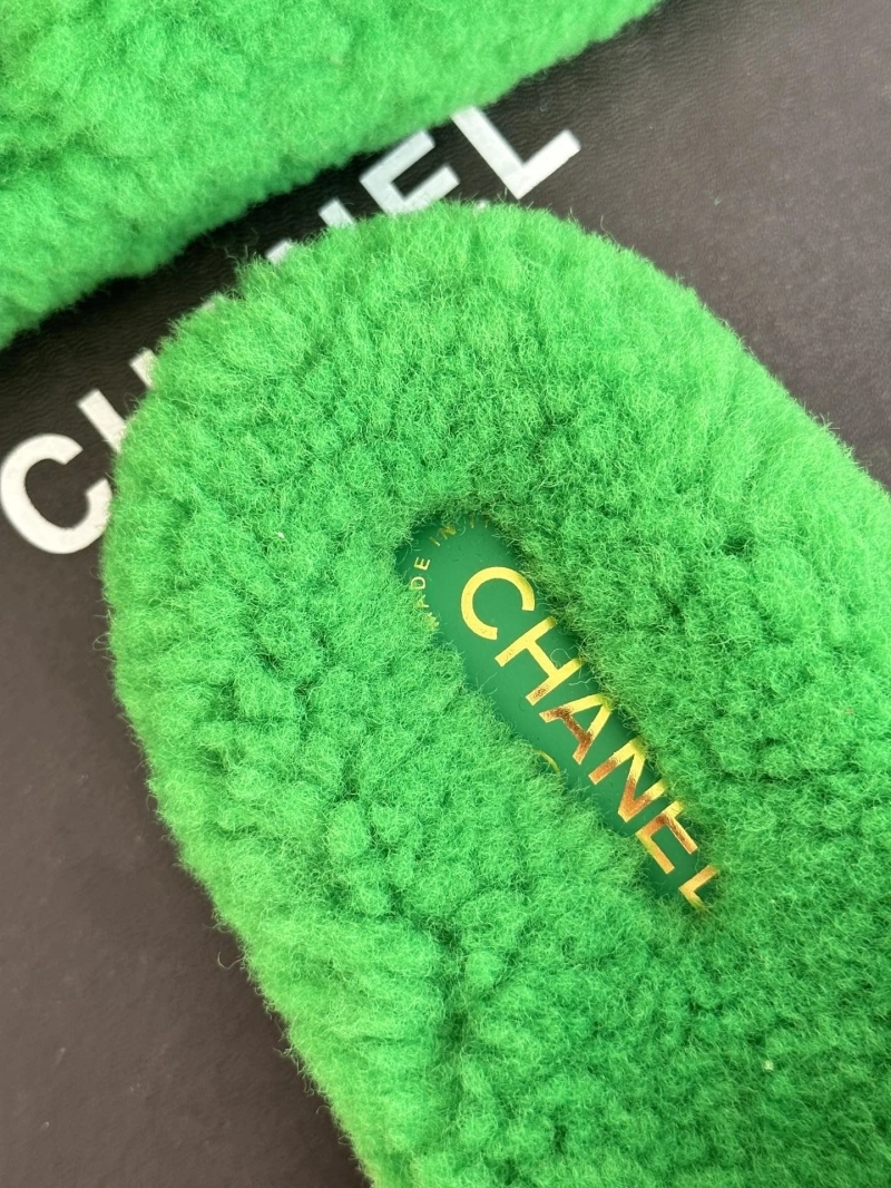 EyeCatching Chxnxl Slippers 126158