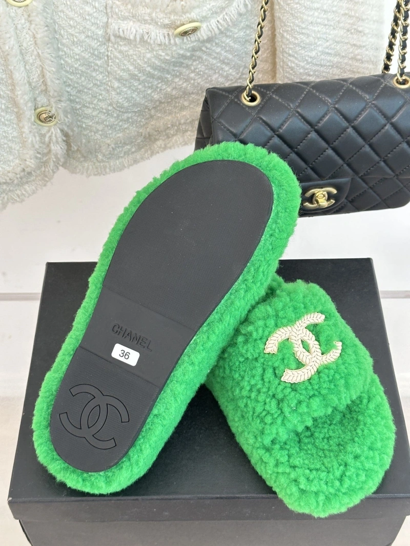 EyeCatching Chxnxl Slippers 126158