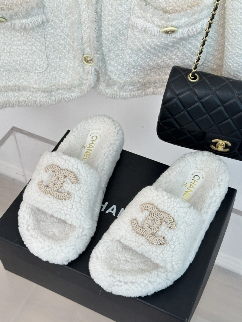 Flexible Chxnxl Slippers 126137