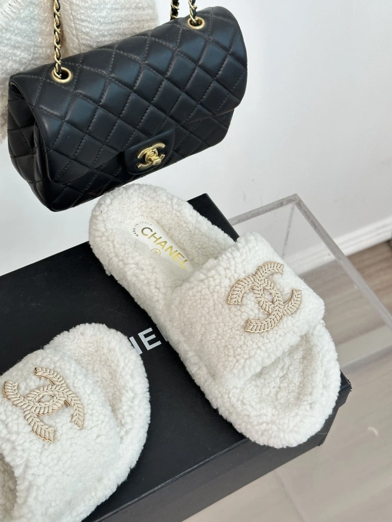 Flexible Chxnxl Slippers 126137