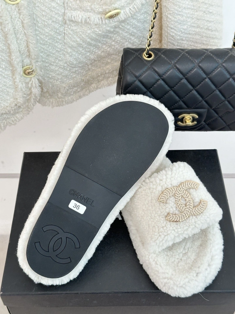 Flexible Chxnxl Slippers 126137