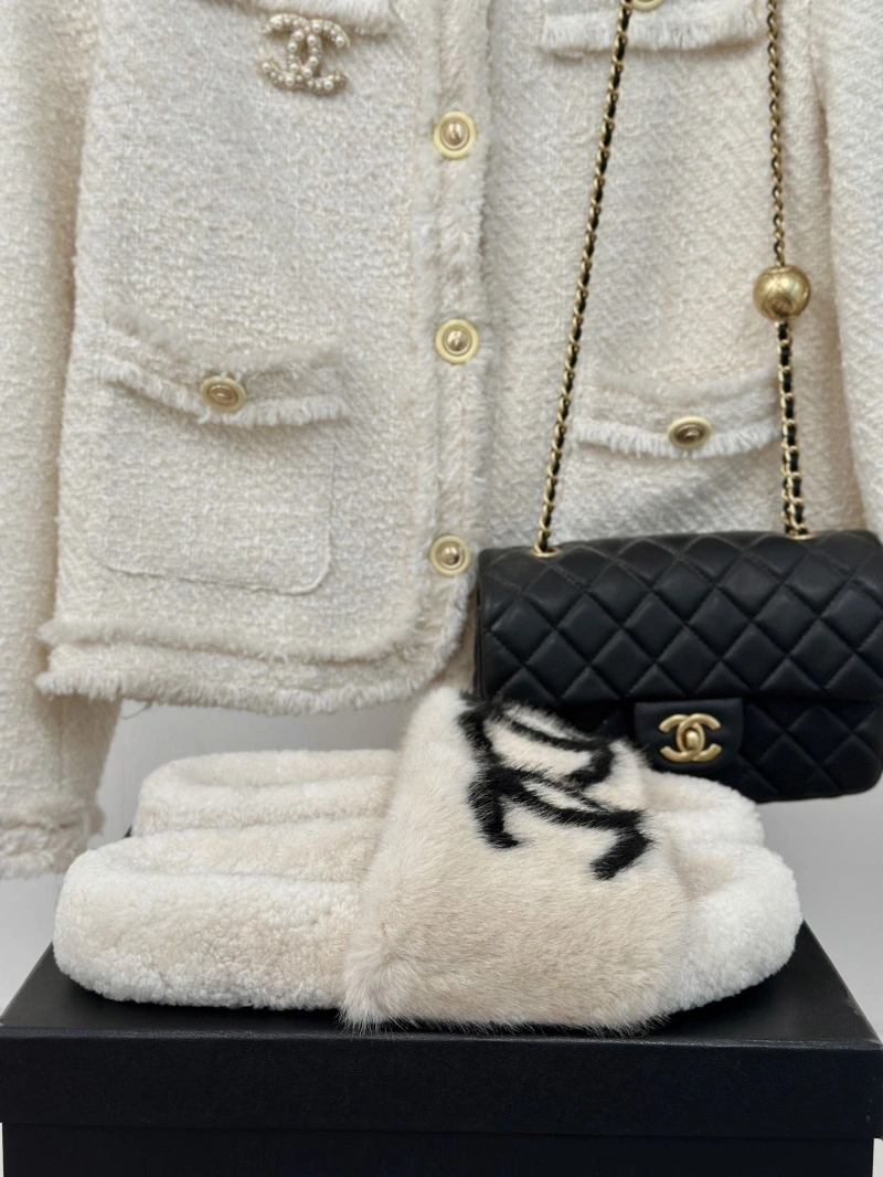 Fashionable Chxnxl Slippers 126146