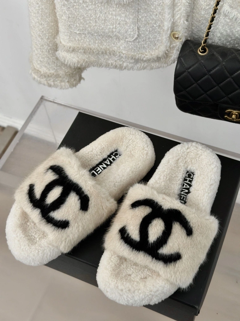 Fashionable Chxnxl Slippers 126146