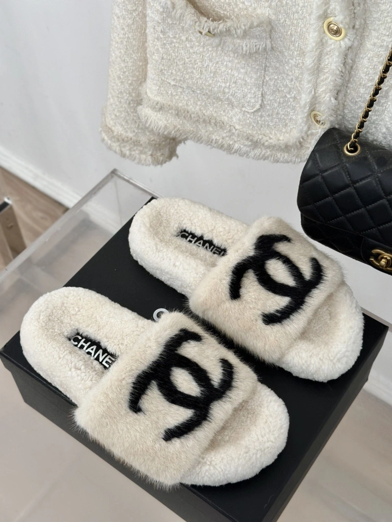 Fashionable Chxnxl Slippers 126146
