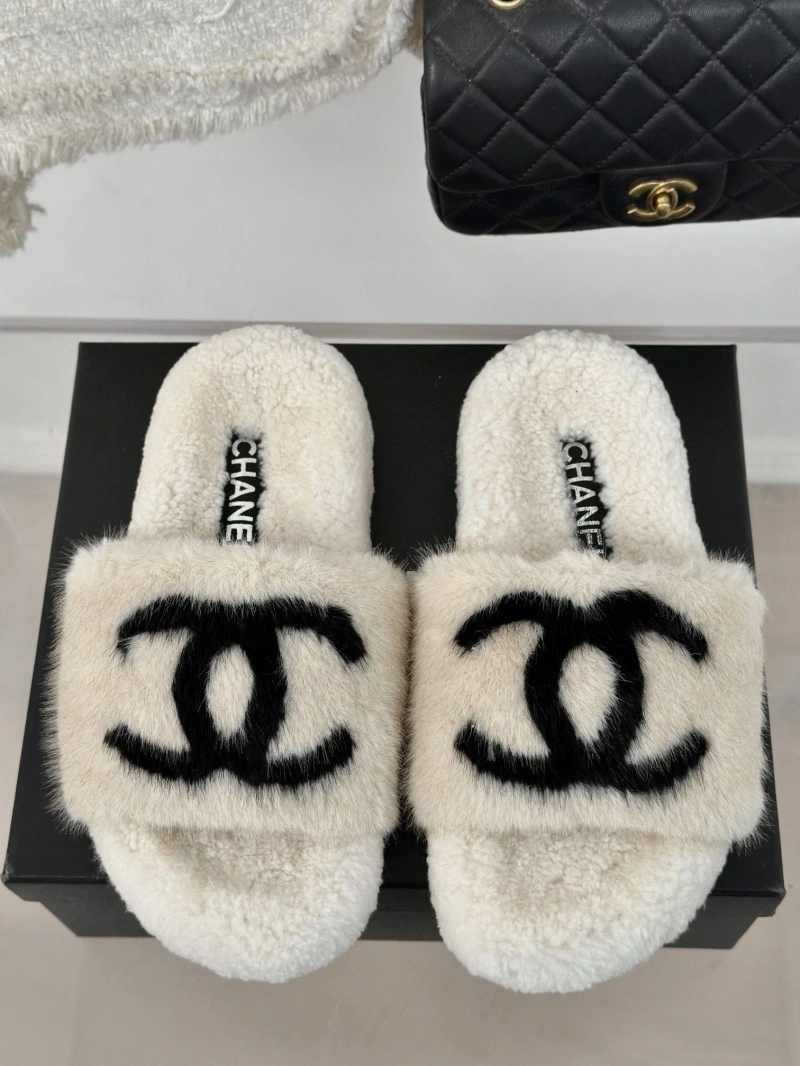Fashionable Chxnxl Slippers 126146