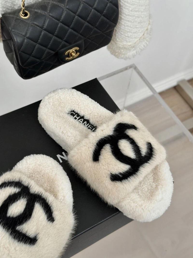 Fashionable Chxnxl Slippers 126146