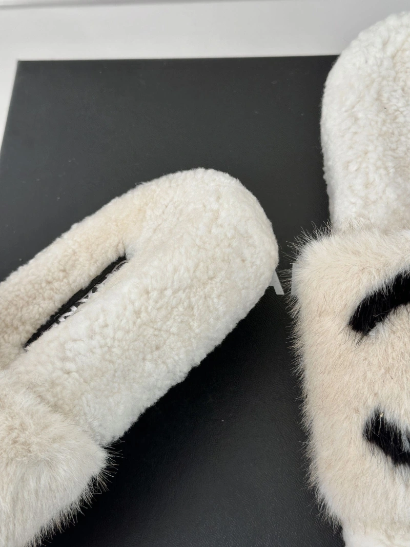 Fashionable Chxnxl Slippers 126146