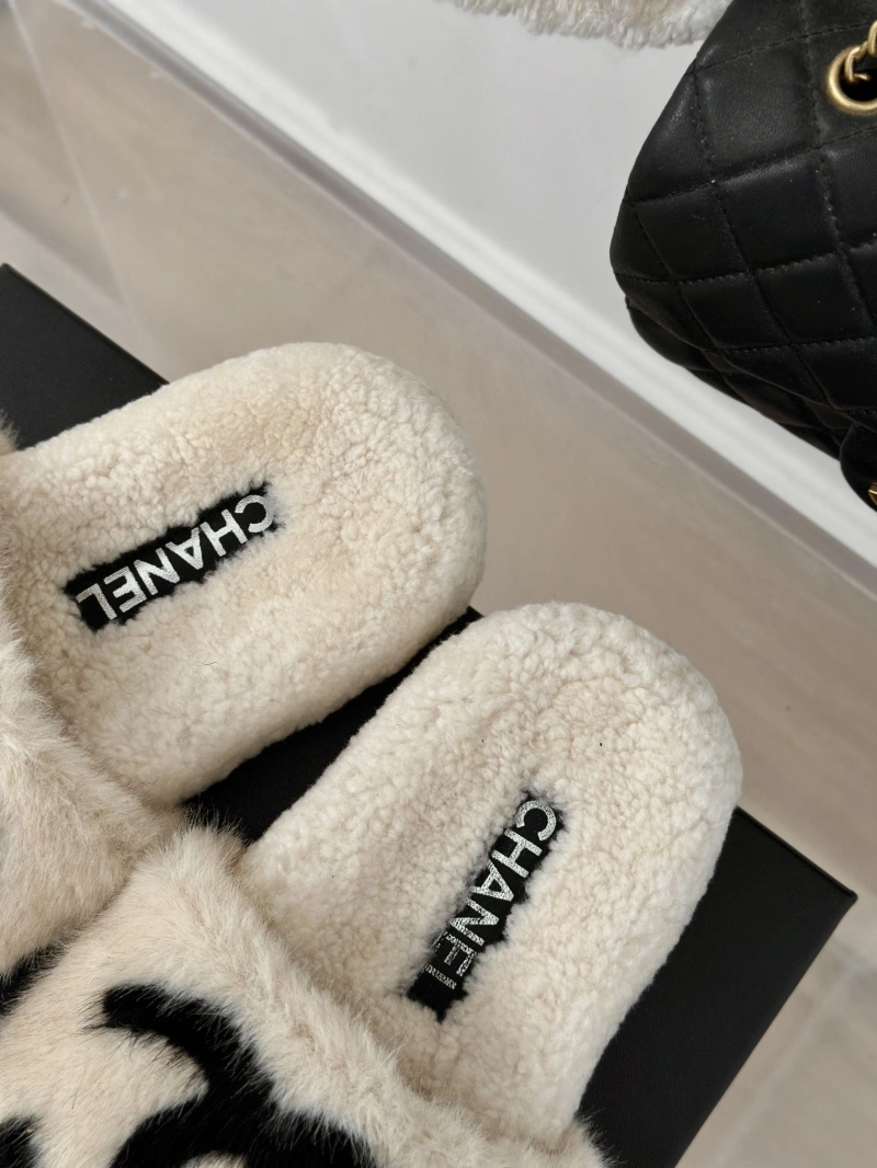 Fashionable Chxnxl Slippers 126146