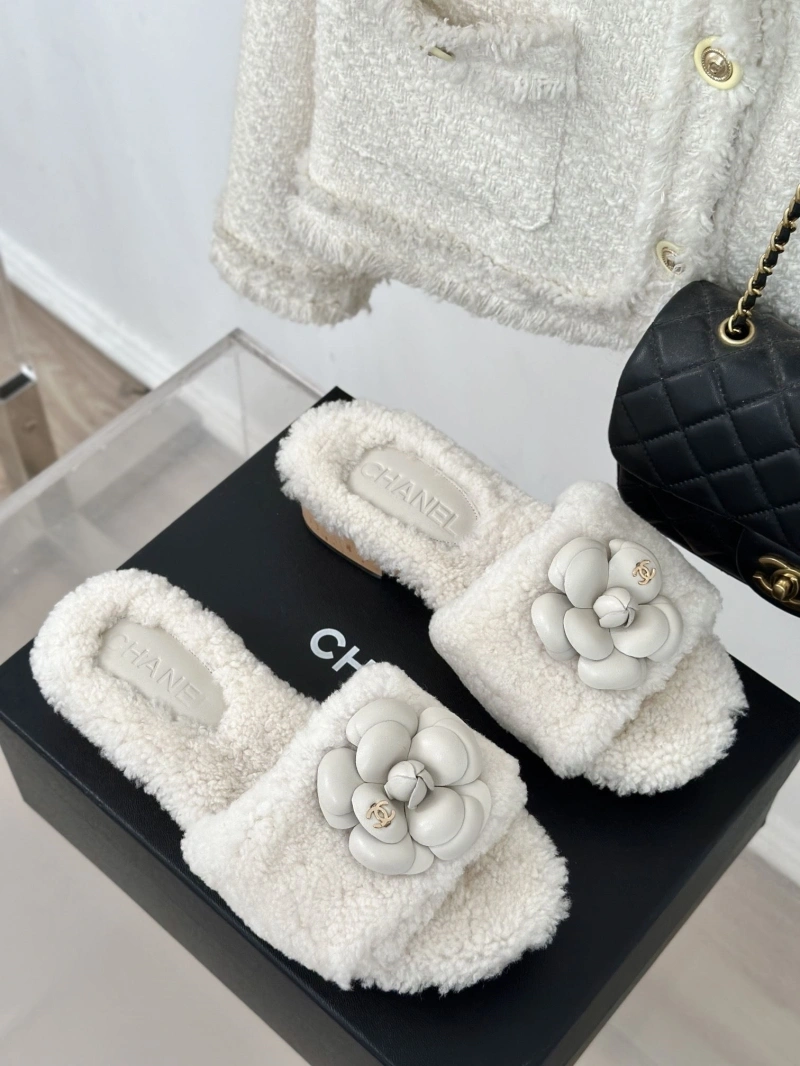 HighQuality Chxnxl Slippers 126163