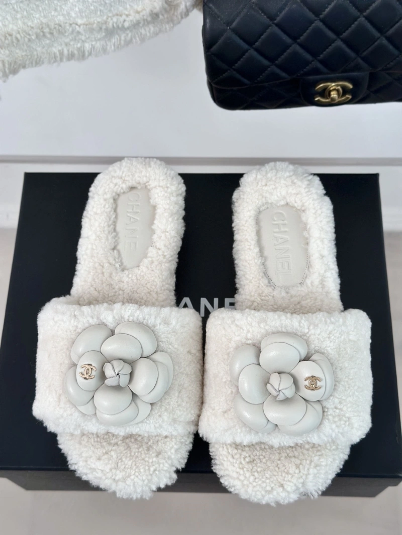 HighQuality Chxnxl Slippers 126163