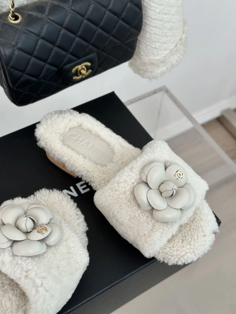 HighQuality Chxnxl Slippers 126163