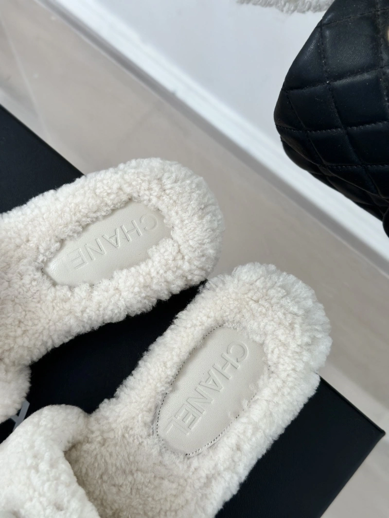 HighQuality Chxnxl Slippers 126163
