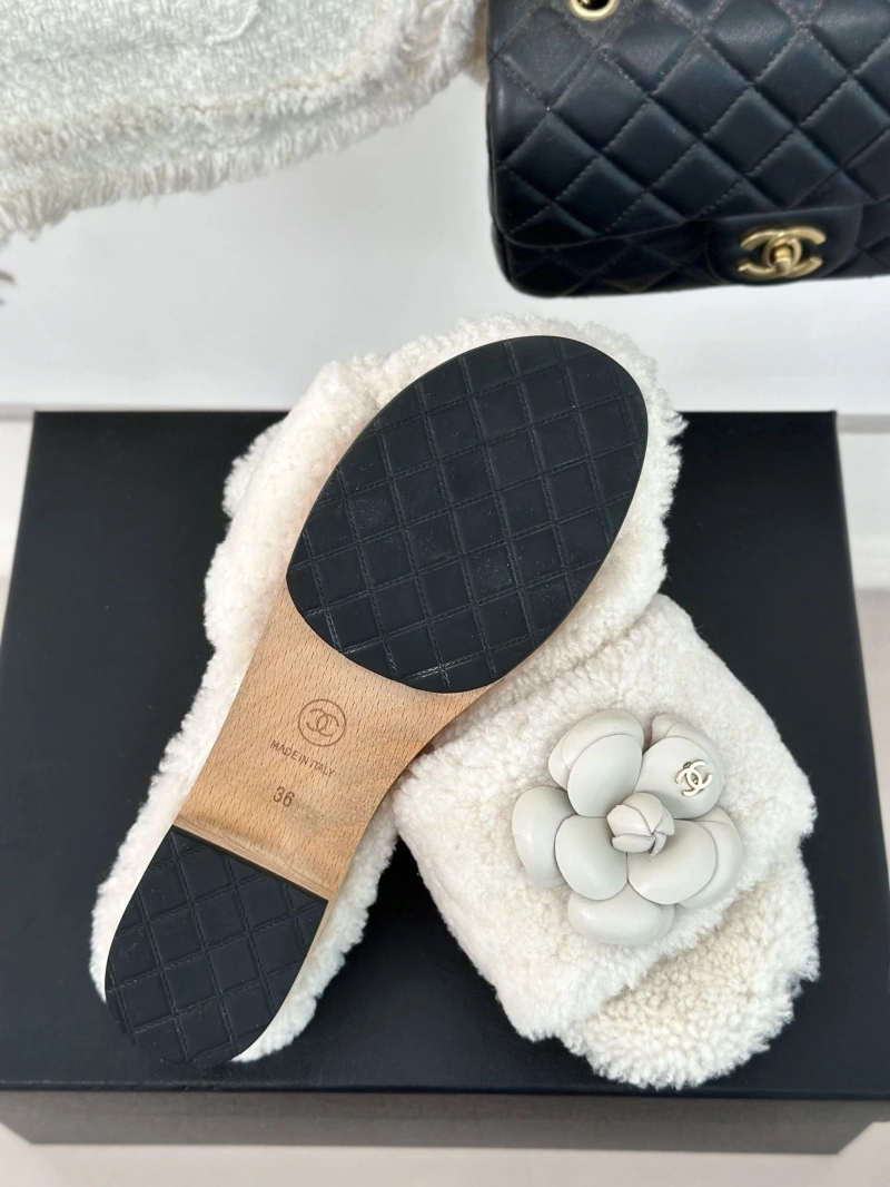 HighQuality Chxnxl Slippers 126163