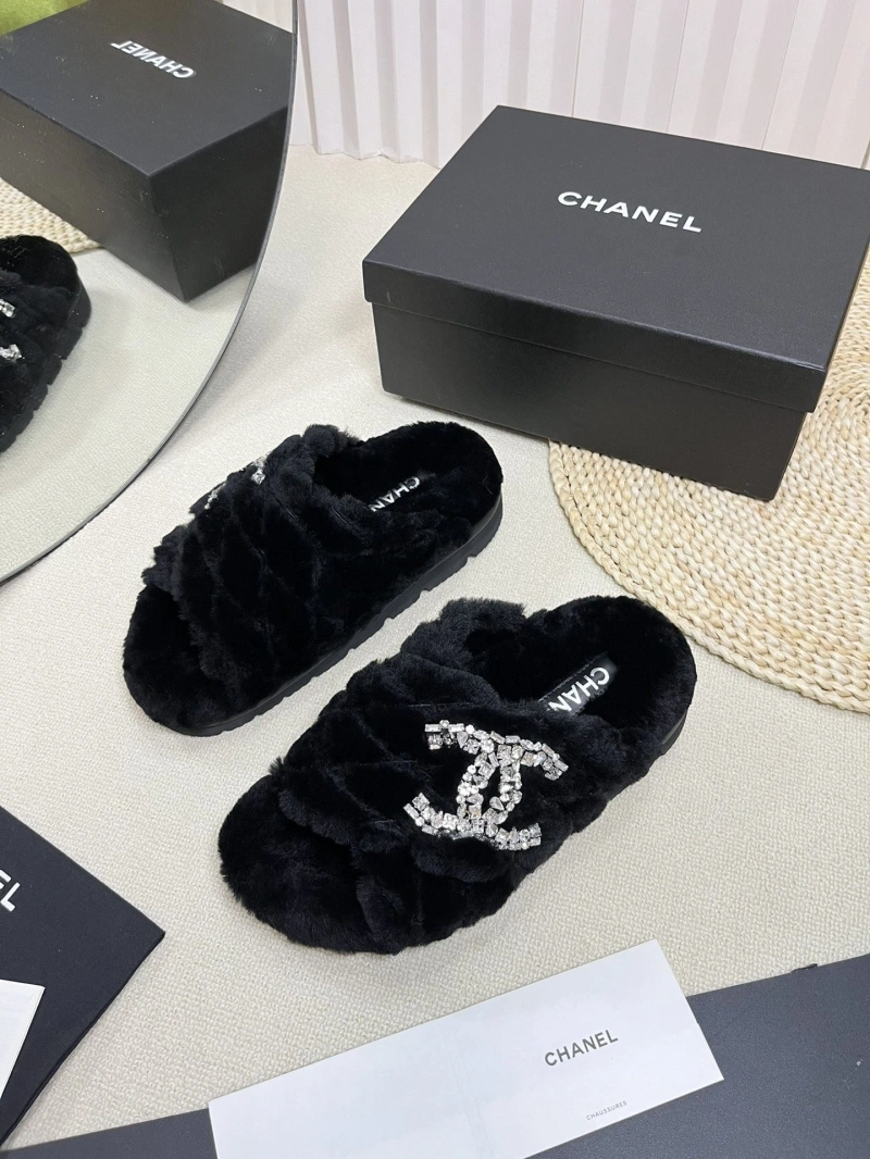 ModernLook Chxnxl Slippers 126134