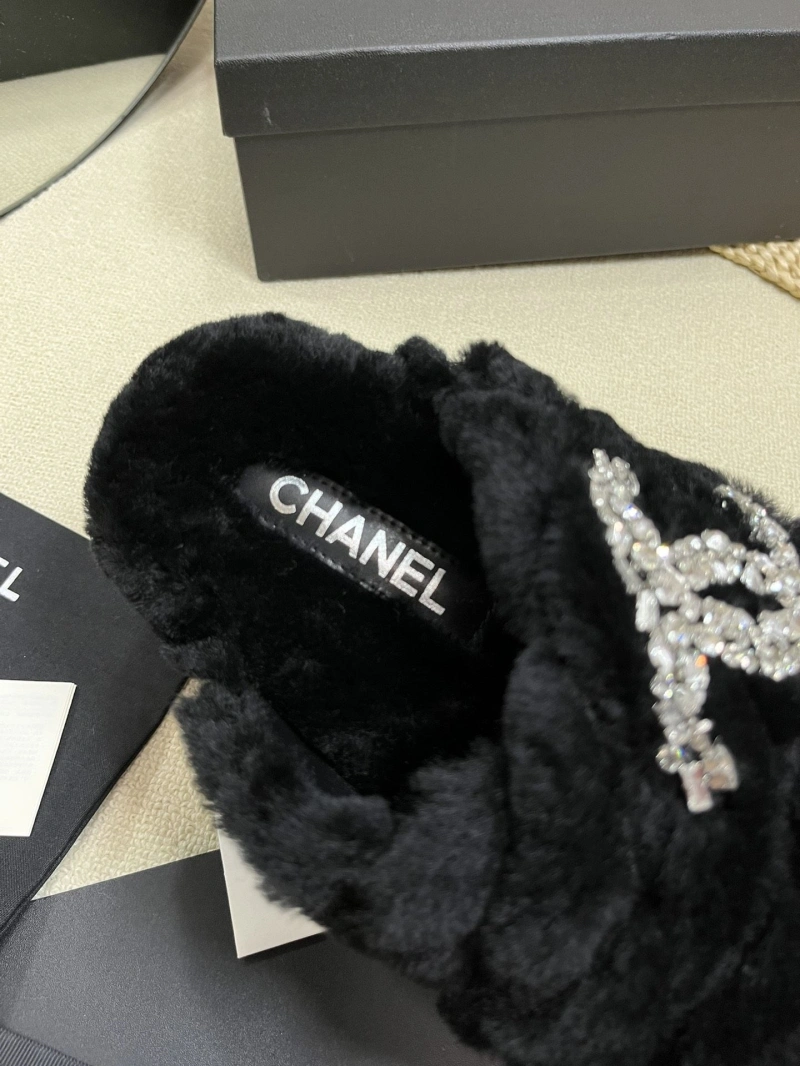 ModernLook Chxnxl Slippers 126134