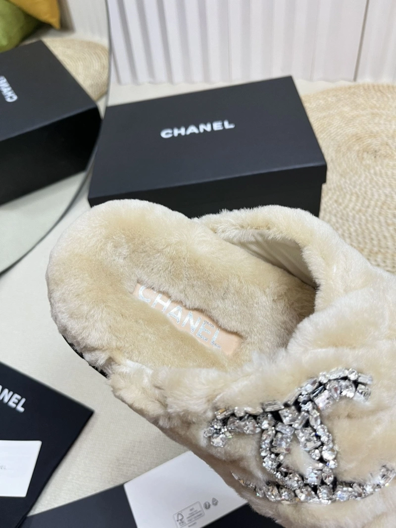 Bright Chxnxl Slippers 126133