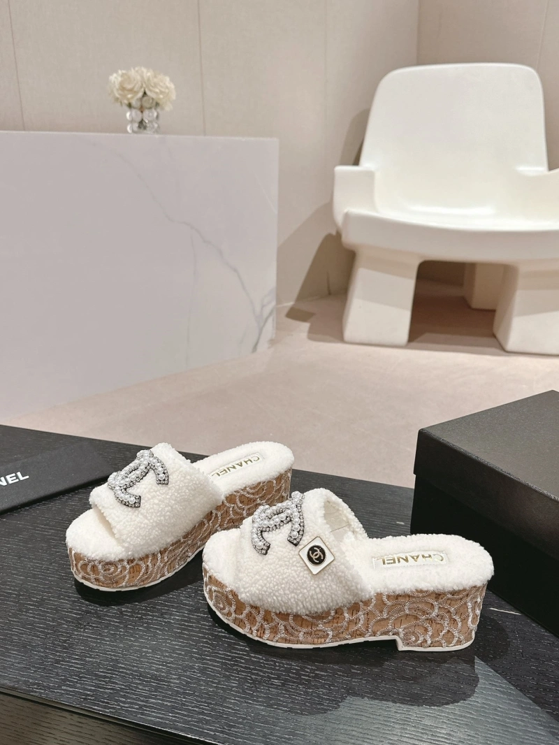 Bright Chxnxl Slippers 126125