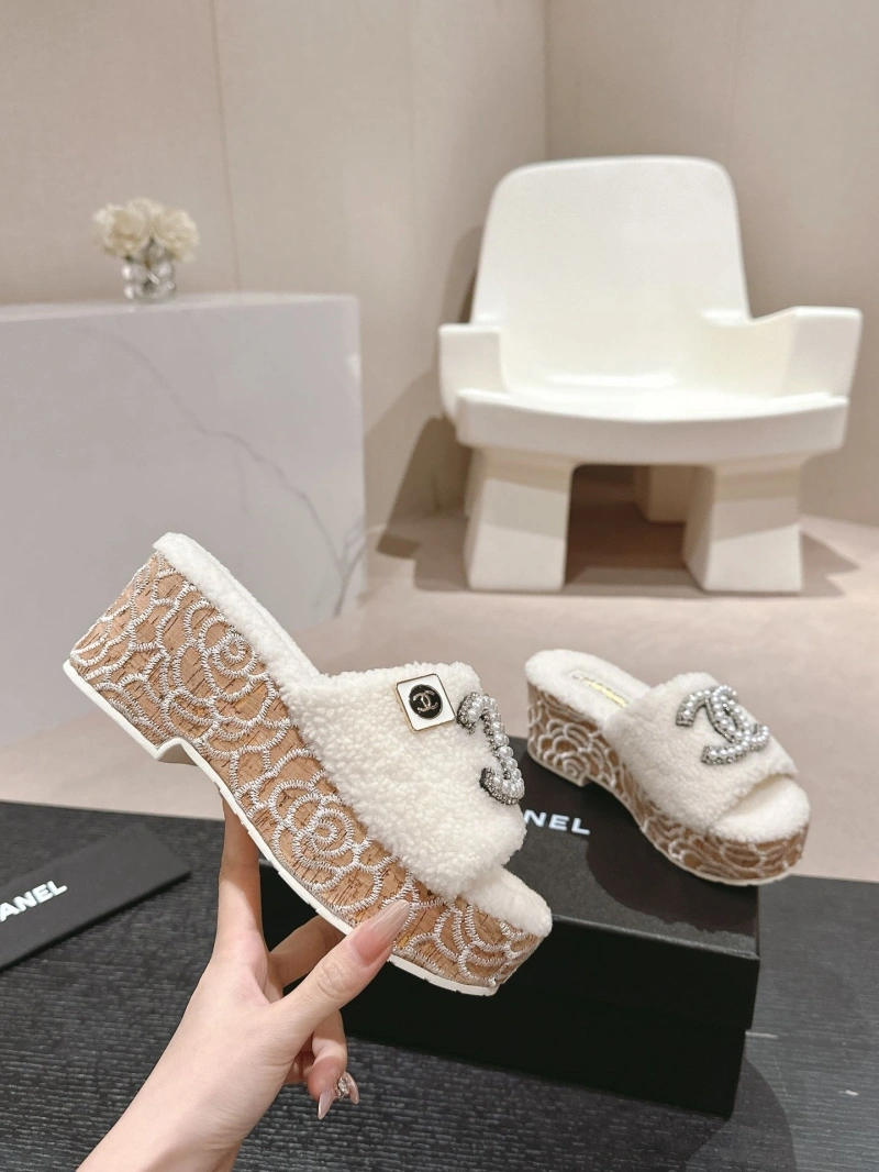 Bright Chxnxl Slippers 126125