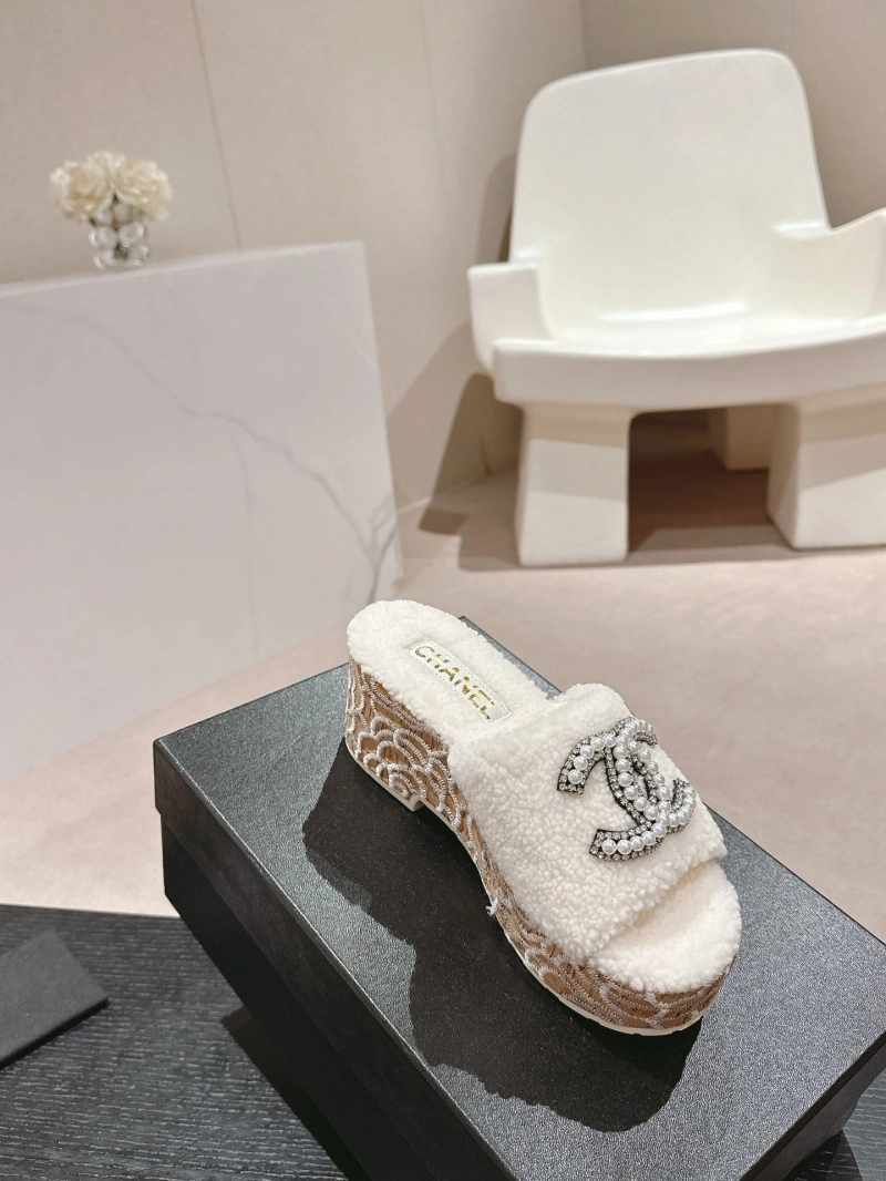 Bright Chxnxl Slippers 126125