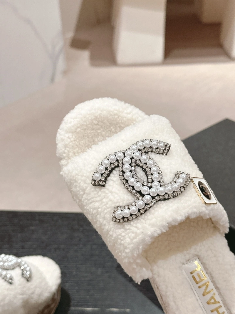 Bright Chxnxl Slippers 126125