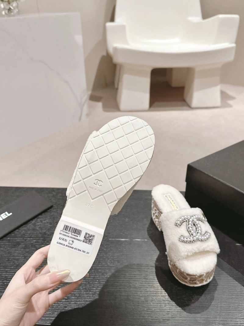 Bright Chxnxl Slippers 126125