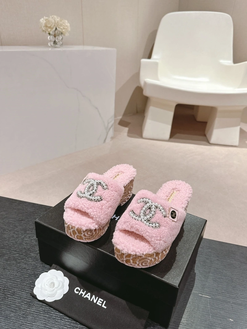 EyeCatching Chxnxl Slippers 126124
