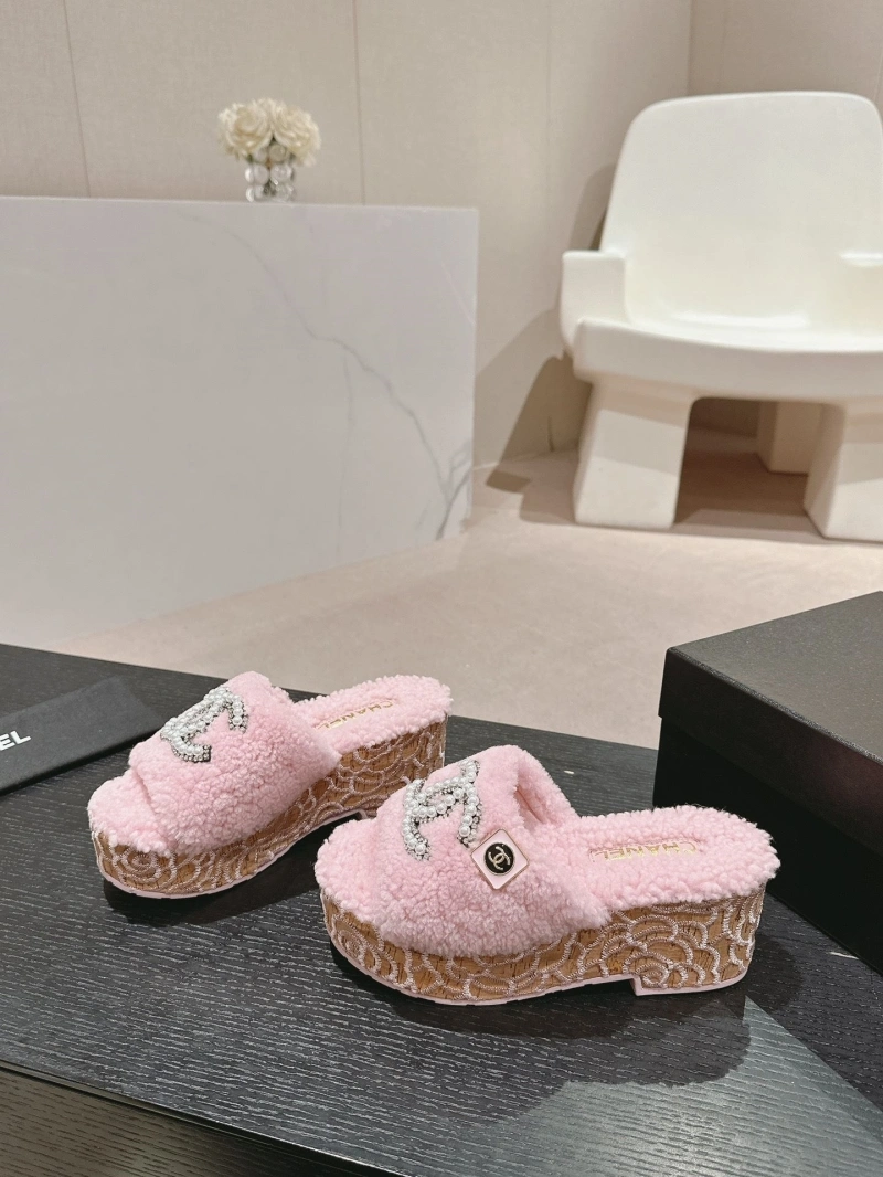 EyeCatching Chxnxl Slippers 126124