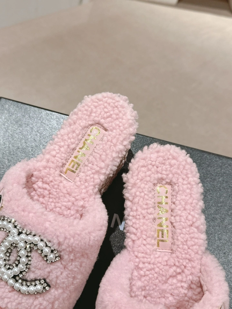 EyeCatching Chxnxl Slippers 126124