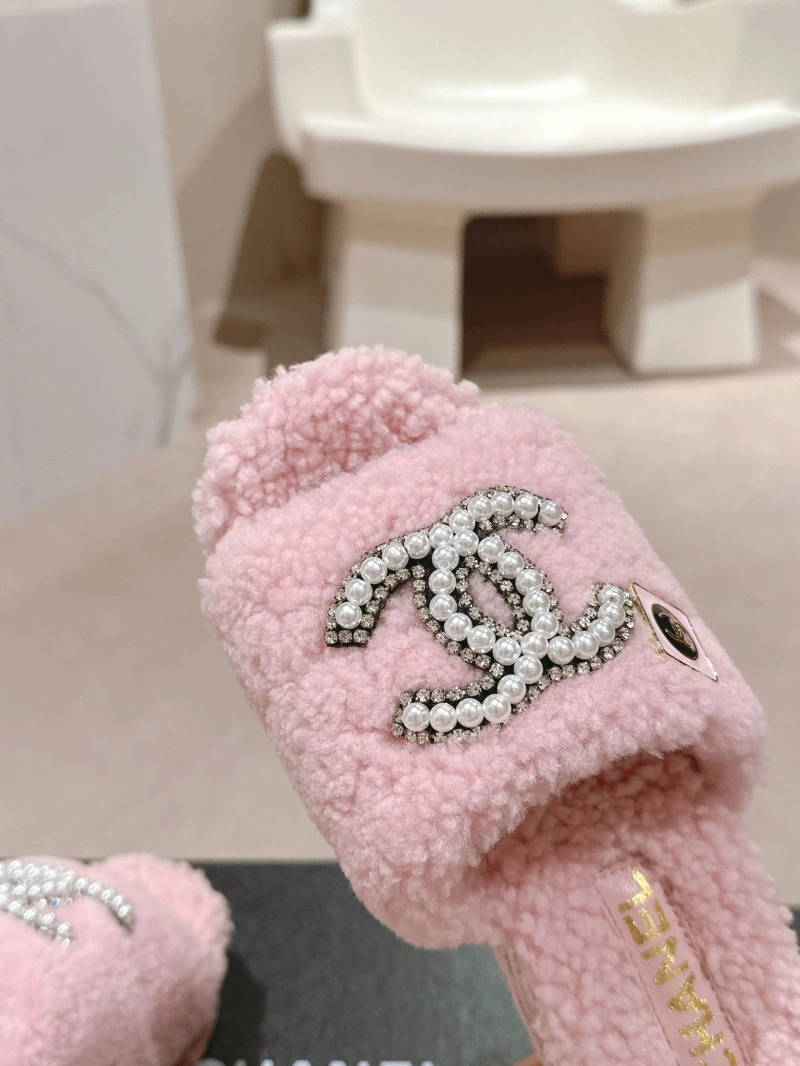 EyeCatching Chxnxl Slippers 126124