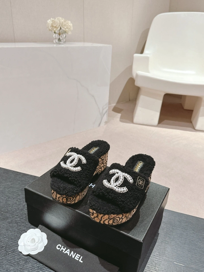 Bold Chxnxl Slippers 126116