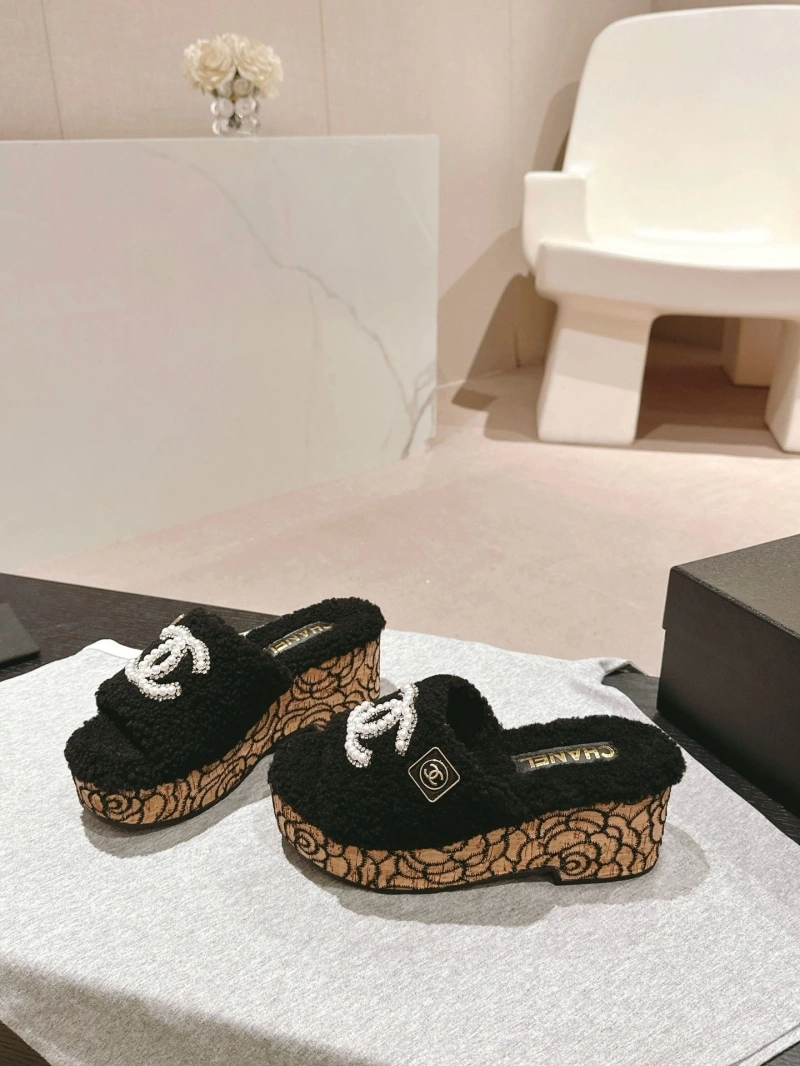 Bold Chxnxl Slippers 126116