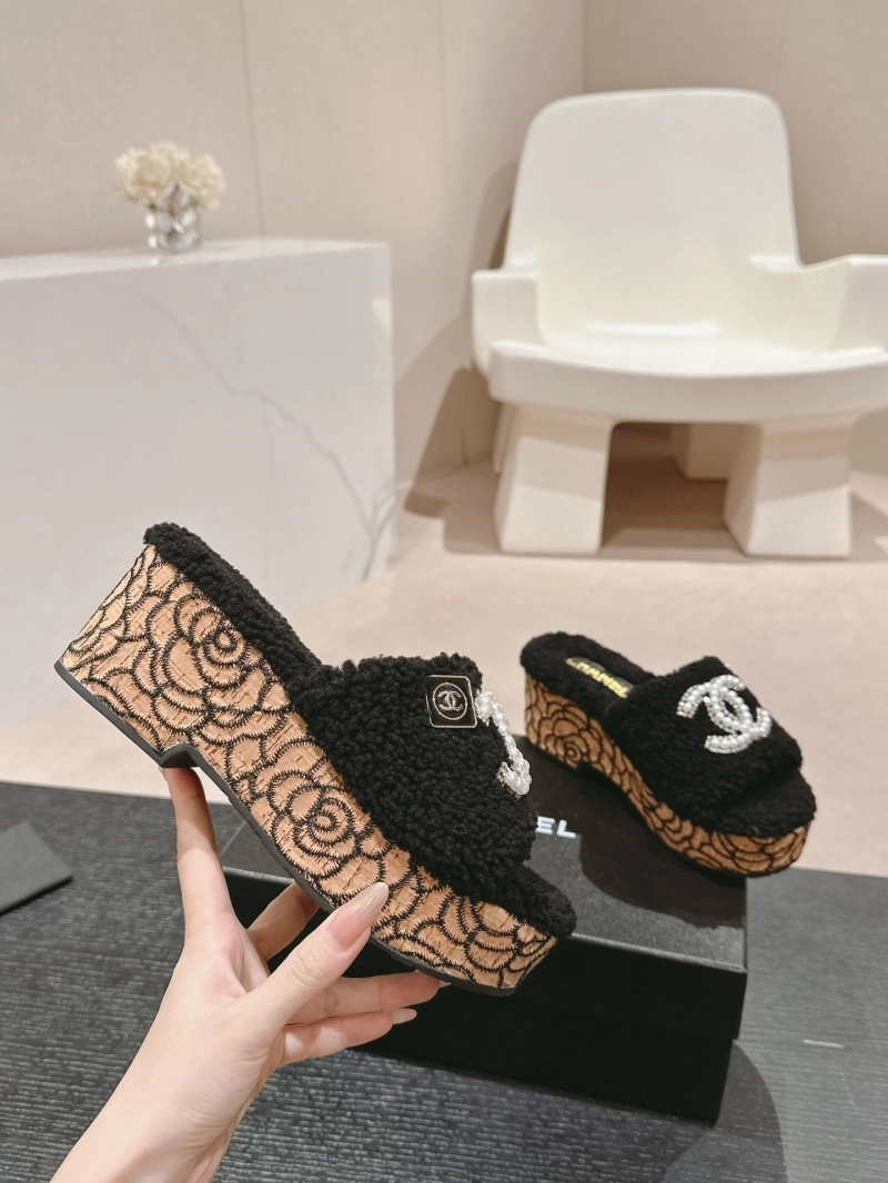 Bold Chxnxl Slippers 126116
