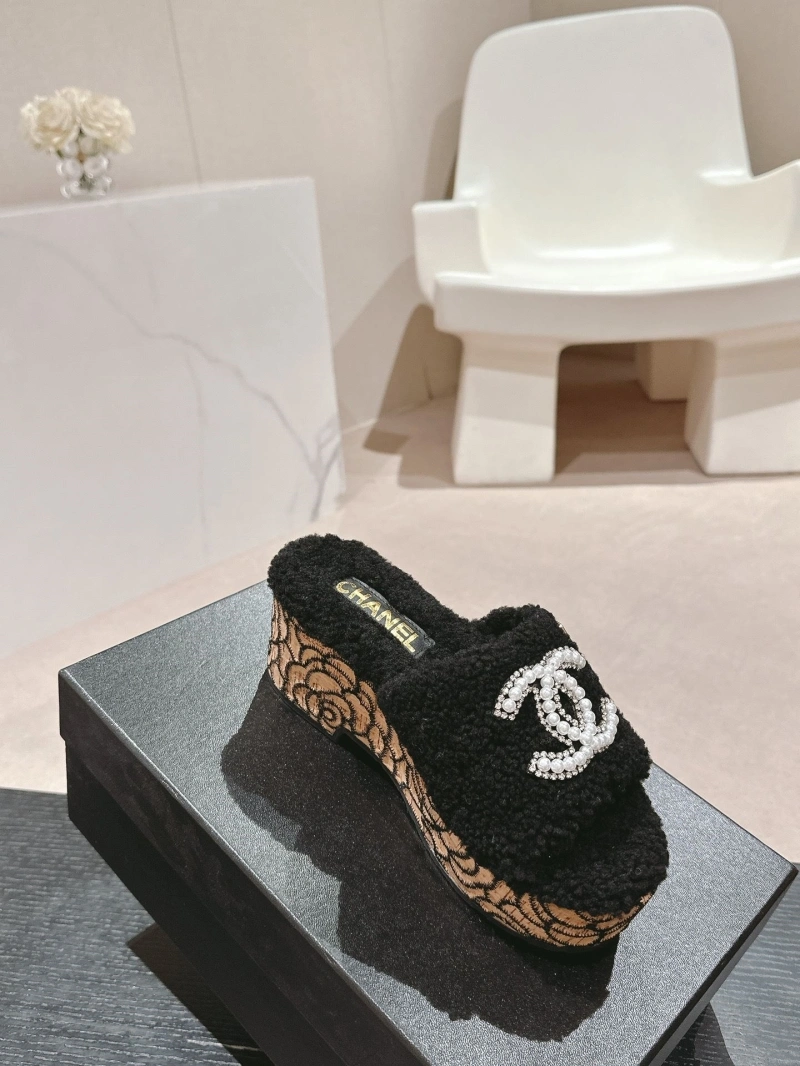 Bold Chxnxl Slippers 126116