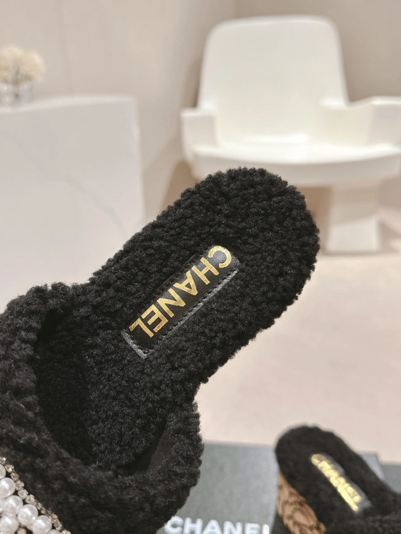 Bold Chxnxl Slippers 126116