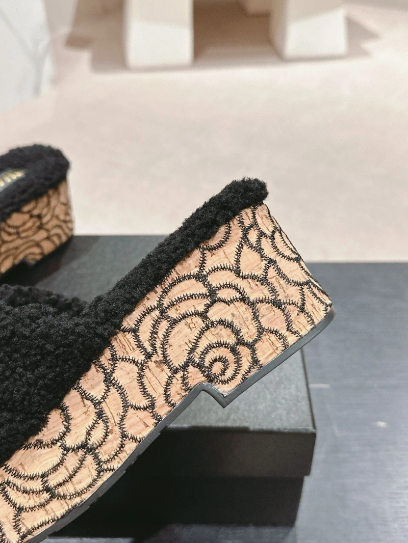 Bold Chxnxl Slippers 126116