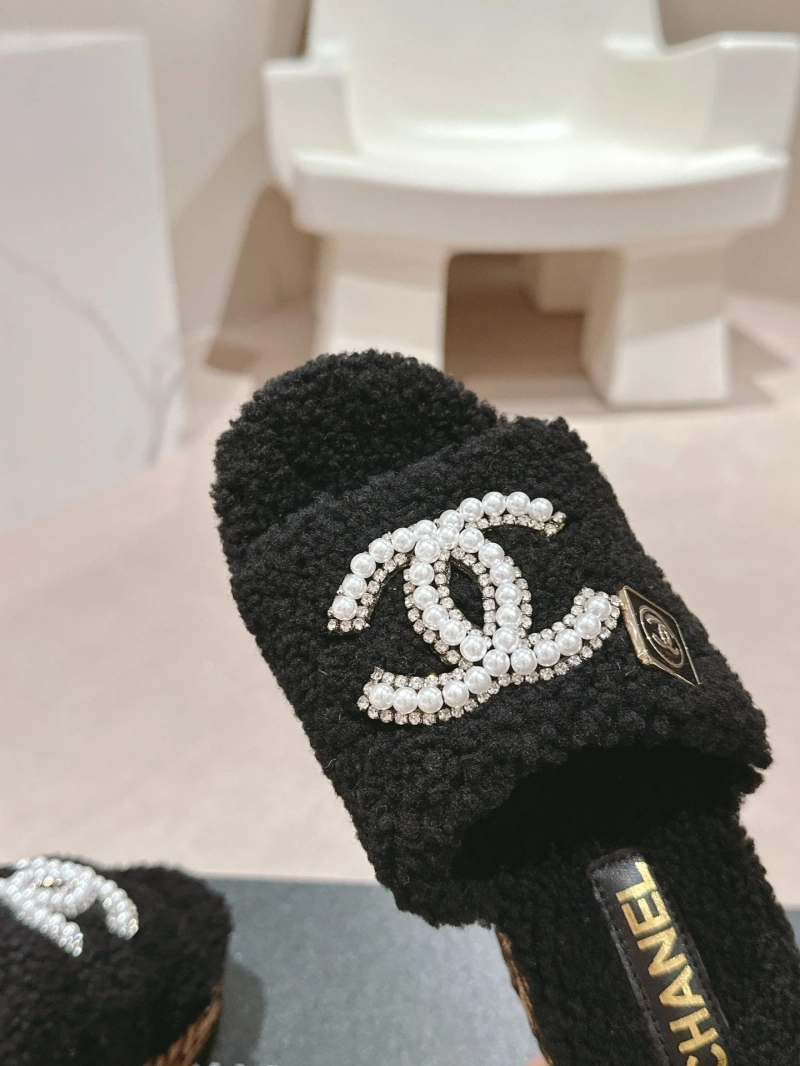 Bold Chxnxl Slippers 126116