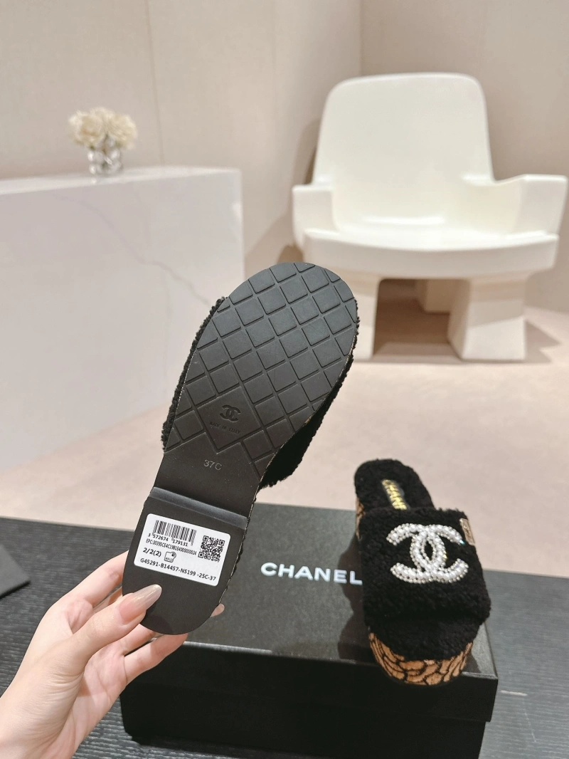 Bold Chxnxl Slippers 126116