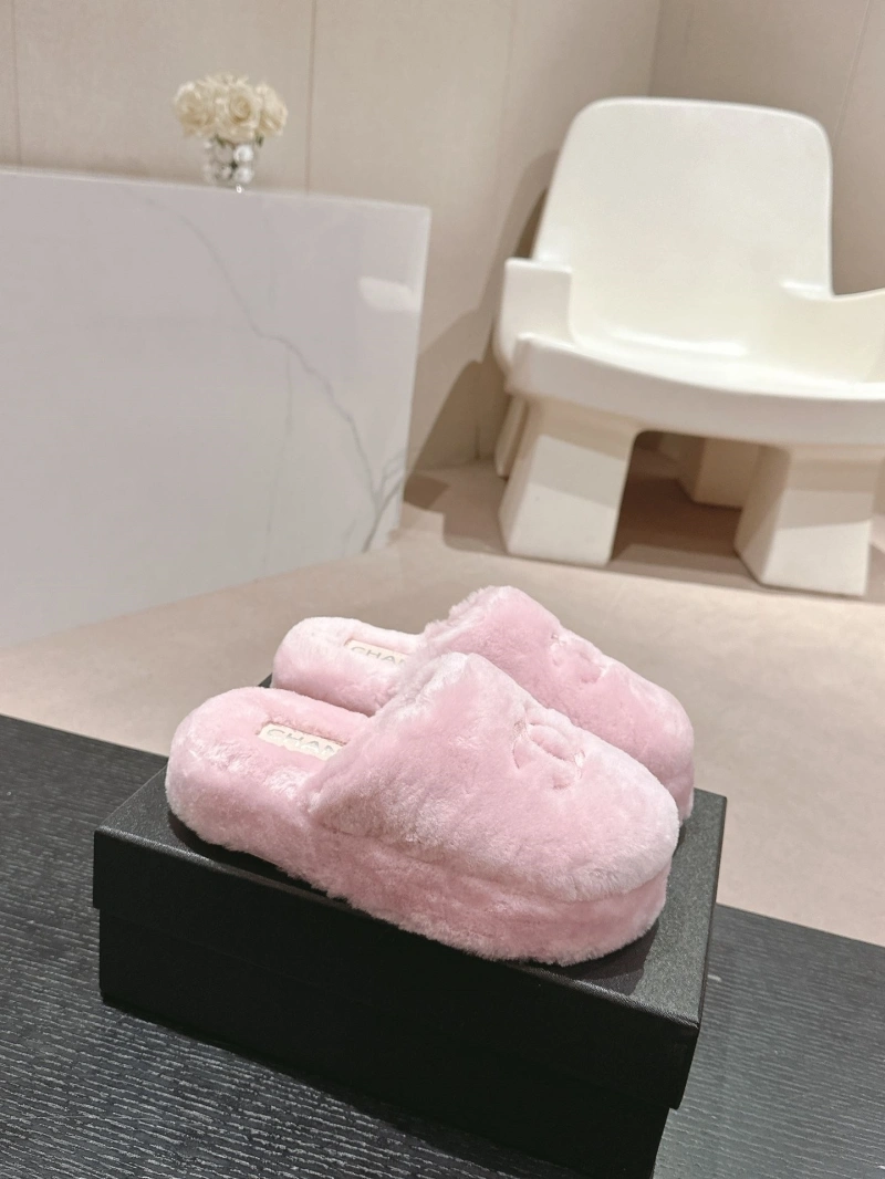 Versatile Chxnxl Slippers 126118