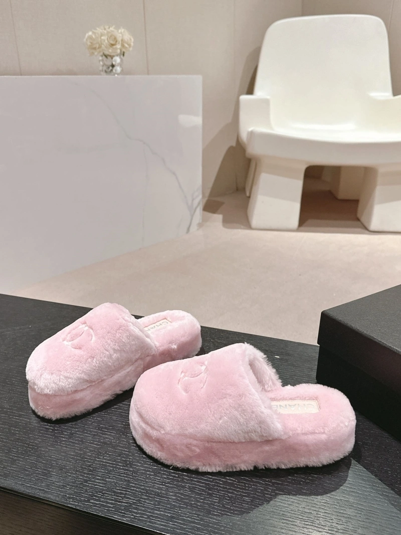 Versatile Chxnxl Slippers 126118