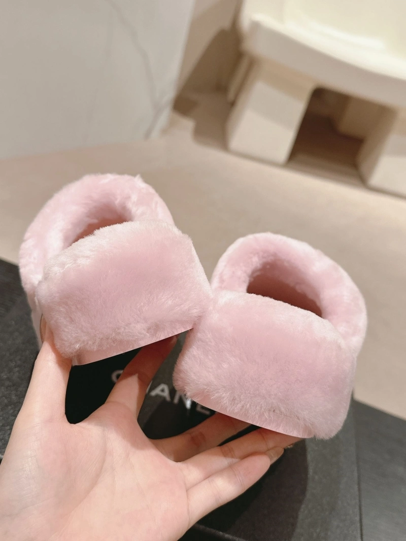 Versatile Chxnxl Slippers 126118