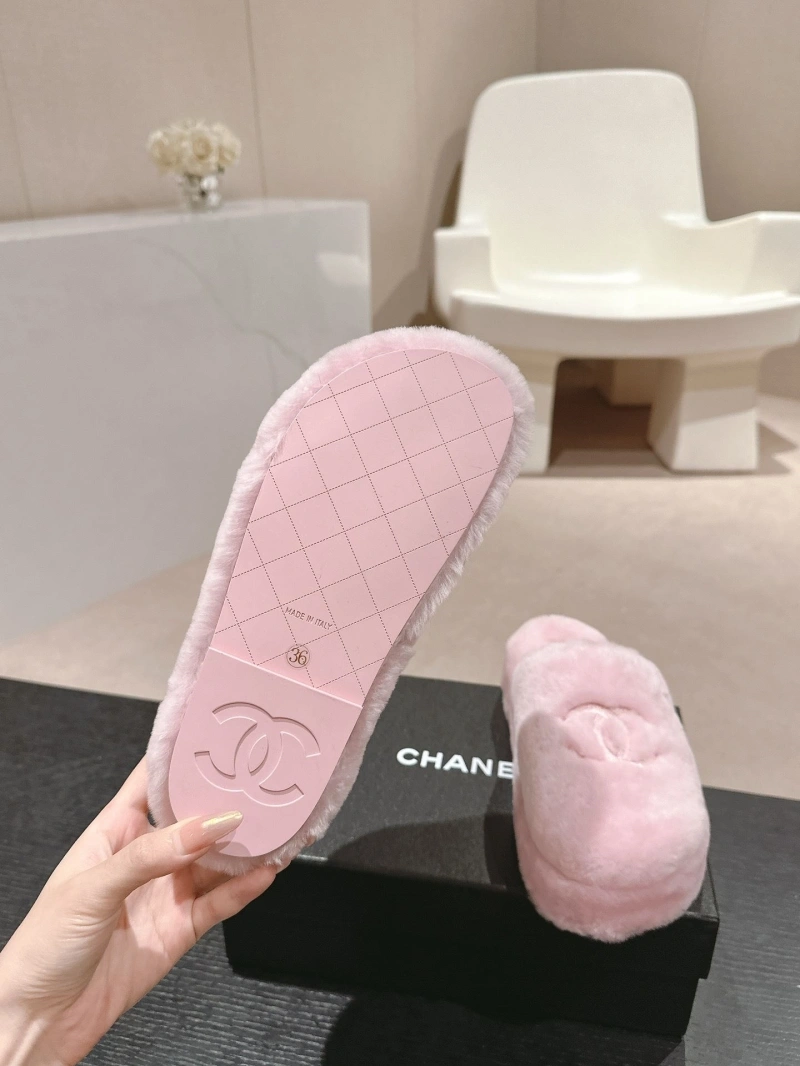 Versatile Chxnxl Slippers 126118