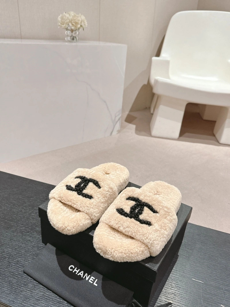 Durable Chxnxl Slippers 126113