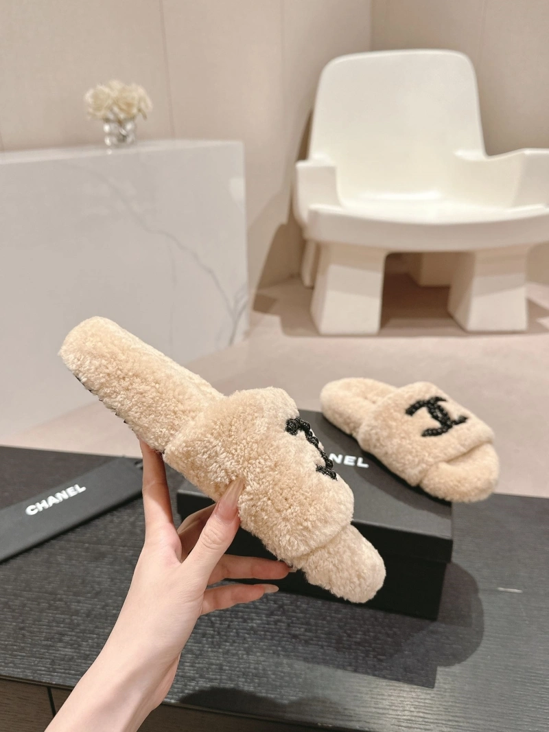 Durable Chxnxl Slippers 126113