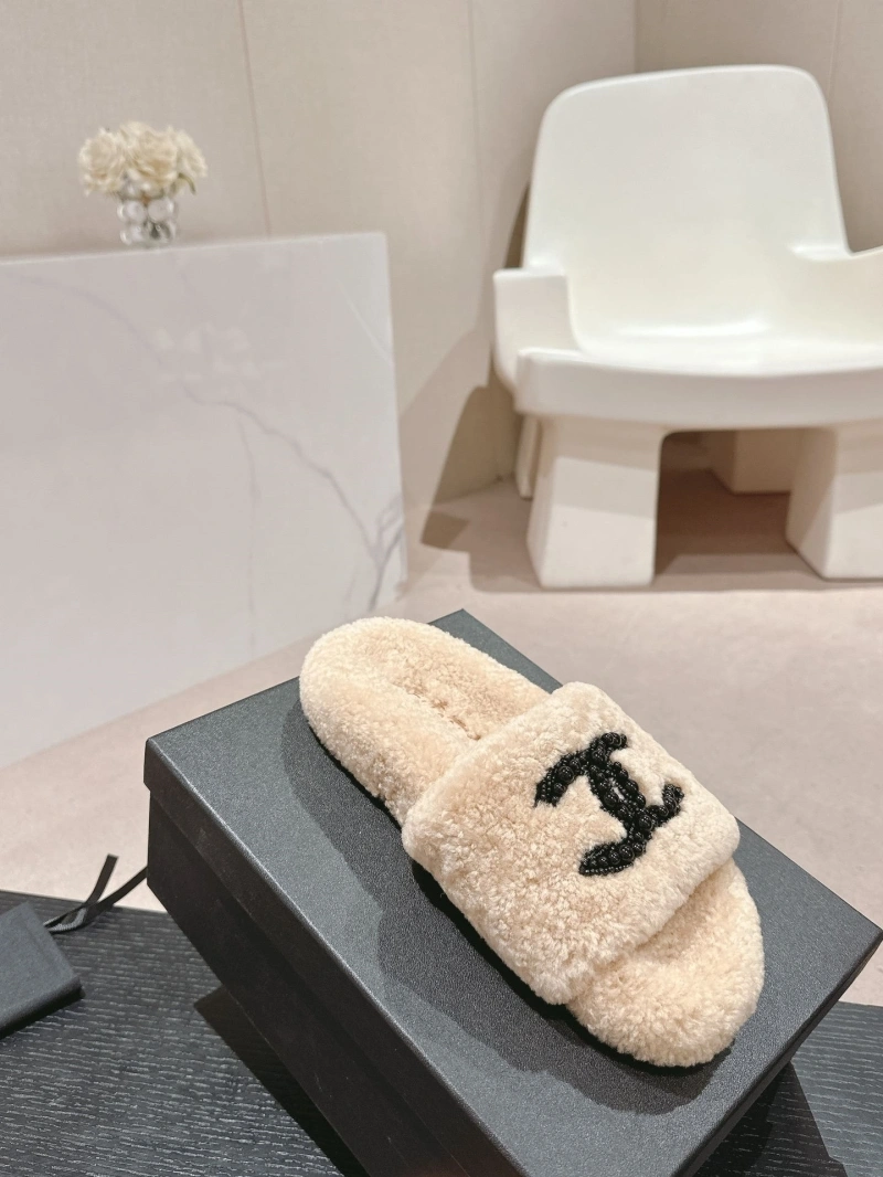 Durable Chxnxl Slippers 126113